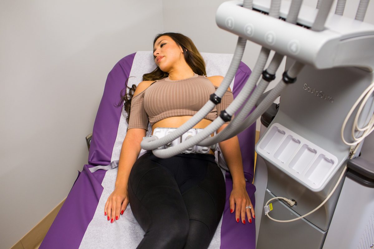 woman receiving SculpSure at San Diego Body Contouring